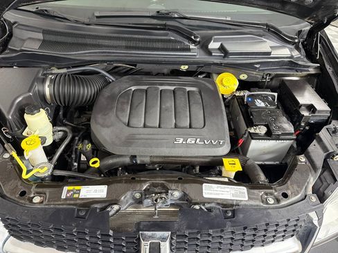 Used 2016 Dodge Grand Caravan American Value Package FWD image 21