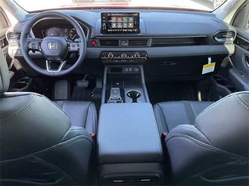 New 2025 Honda Pilot Touring image 10