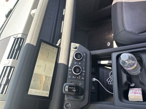 Used 2023 Land Rover Defender 110 X-Dynamic SE AWD/4WD image 3