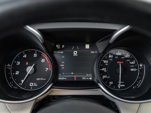 Used 2023 Alfa Romeo Giulia Lusso w/ Quick Order Package 22Z Lusso image 32