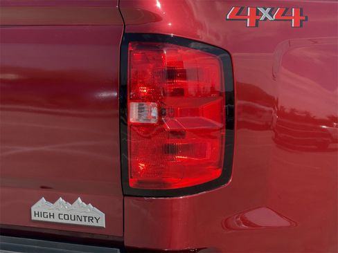 Used 2018 Chevrolet Silverado 2500 High Country w/ Duramax Plus Package image 7