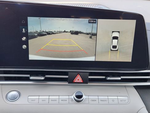 Used 2024 Hyundai Elantra Limited image 23