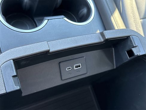 Used 2022 GMC Yukon SLT w/ SLT Premium Package image 33