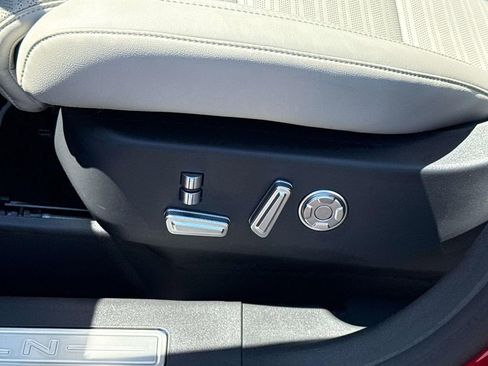 Used 2026 Lincoln Nautilus Reserve image 21