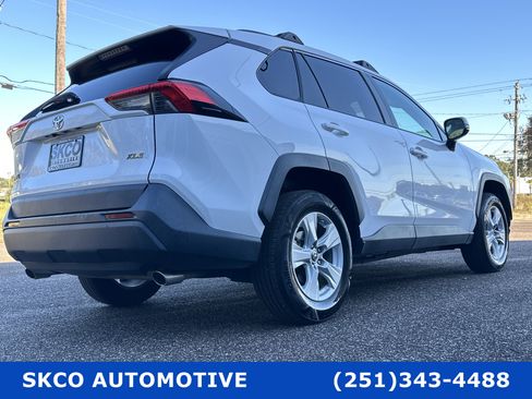 Used 2019 Toyota RAV4 XLE image 5