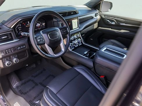 Used 2023 GMC Yukon XL Denali AWD/4WD image 12