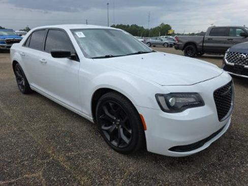 Used 2020 Chrysler 300 Touring w/ Sport Appearance Package RWD image 2