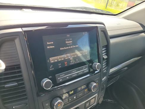 Used 2024 Nissan Titan 2WD Crew Cab image 28