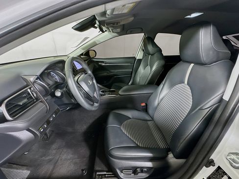 Used 2023 Toyota Camry SE image 12