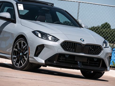 Used 2026 BMW 228i w/ Technology Package image 5