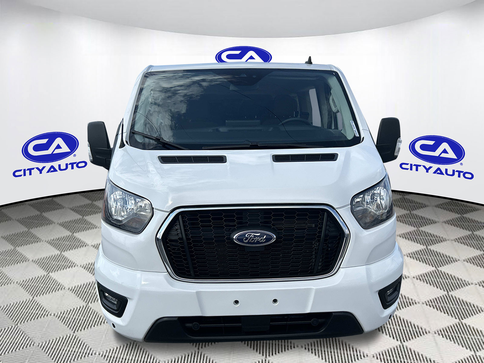 Used 2024 Ford Transit 350 XLT RWD image 11