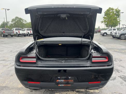 Used 2018 Dodge Challenger SXT RWD image 11