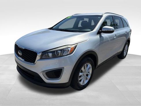 Used 2016 Kia Sorento FWD image 3