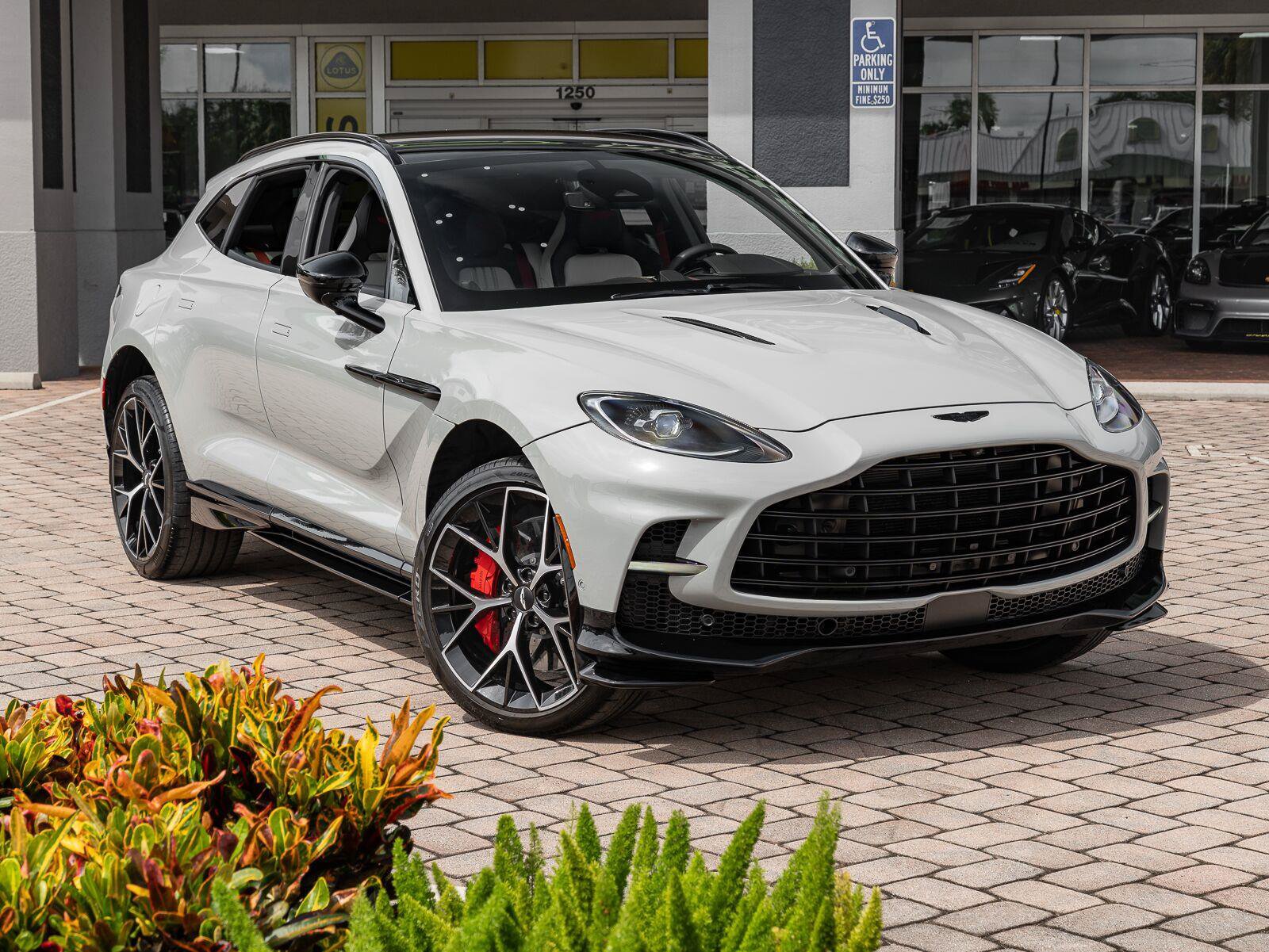 Used 2025 Aston Martin DBX 707 AWD/4WD image 3