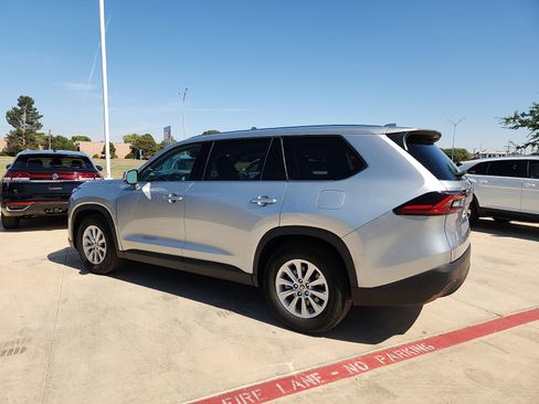Used 2025 Toyota Grand Highlander FWD image 4