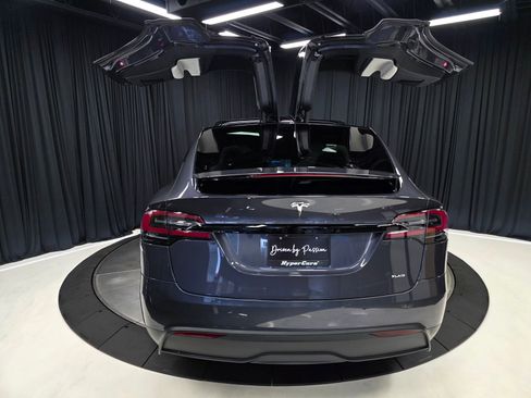 Used 2022 Tesla Model X Plaid image 21
