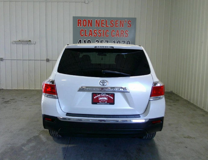Used 2013 Toyota Highlander Plus FWD image 12