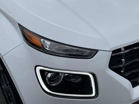 Used 2024 Hyundai Venue Limited image 12