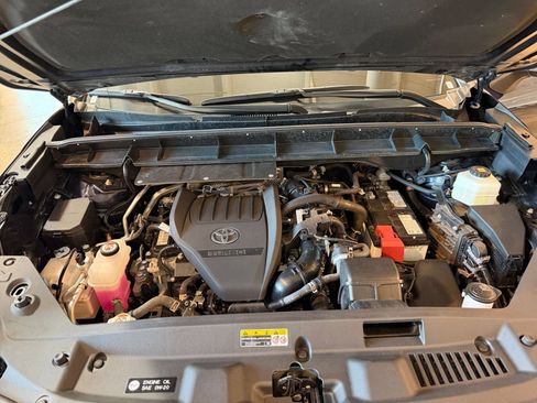 Used 2025 Toyota Highlander LE FWD image 29