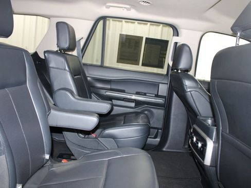 Used 2024 Ford Expedition XLT image 28