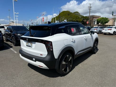 Used 2025 Nissan Kicks SR image 3