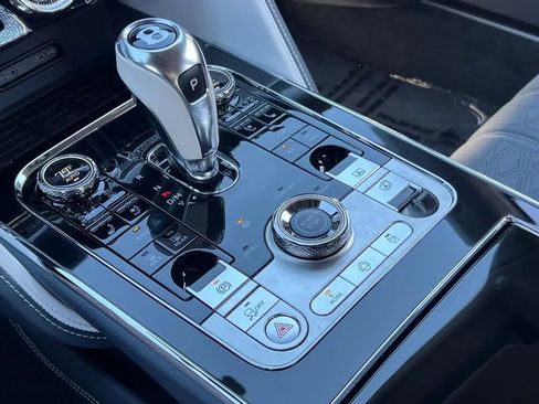 Certified 2025 Bentley Flying Spur Plug-In Hybrid w/ First Edition Specification AWD/4WD image 34