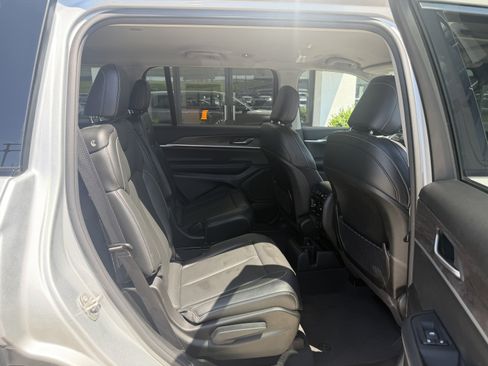 Used 2023 Jeep Grand Cherokee L Limited AWD/4WD image 27