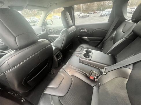 Used 2019 Jeep Cherokee Latitude Plus image 11