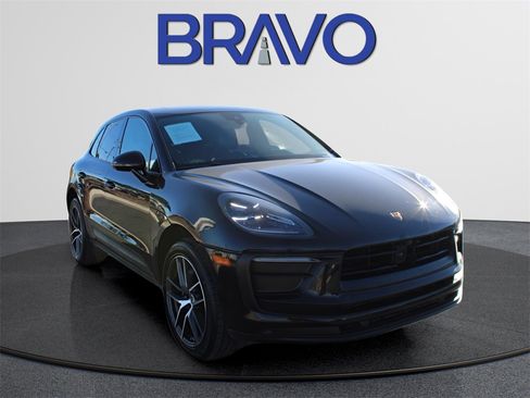 Used 2023 Porsche Macan Turbo image 3