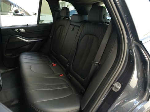 Used 2022 BMW X5 xDrive40i w/ M Sport Package AWD/4WD image 51