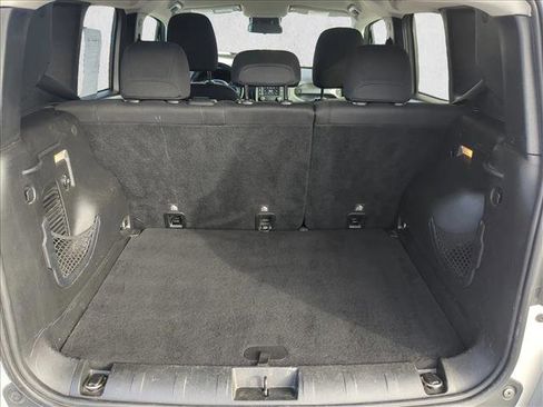 Used 2016 Jeep Renegade Latitude image 6