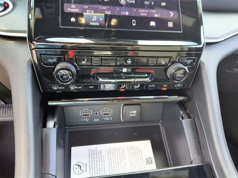 New 2025 Jeep Grand Cherokee L Laredo image 18