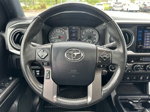 Used 2017 Toyota Tacoma TRD Sport AWD/4WD image 19
