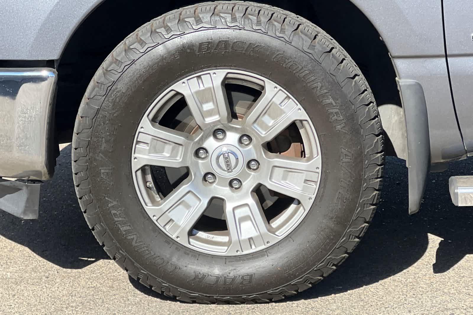 Used 2017 Nissan Titan SV AWD/4WD image 13