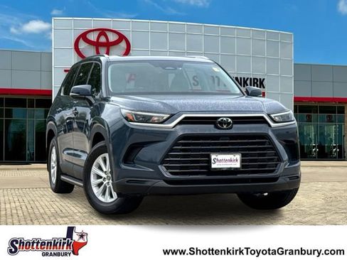Used 2025 Toyota Grand Highlander AWD image 1