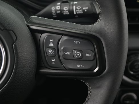 Used 2025 Jeep Wrangler Unlimited Rubicon 4xe w/ Convenience Group AWD/4WD image 19