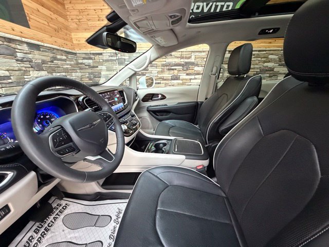 Used 2022 Chrysler Pacifica Limited FWD image 11