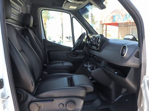 Used 2025 Mercedes-Benz Sprinter 2500 image 35