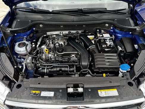 Used 2024 Volkswagen Taos SE image 33