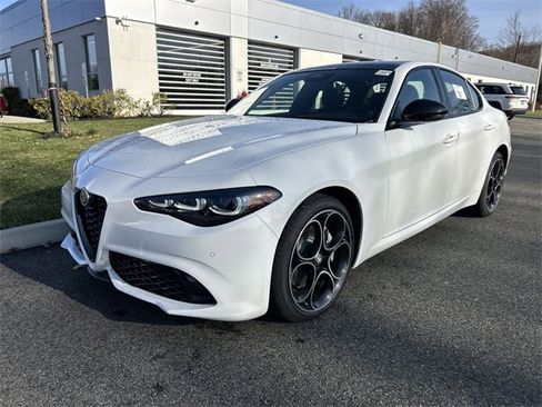 New 2025 Alfa Romeo Giulia AWD w/ Driving Assist Package image 4