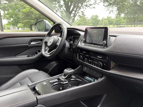 Used 2022 Nissan Rogue SV w/ SV Premium Package FWD image 34