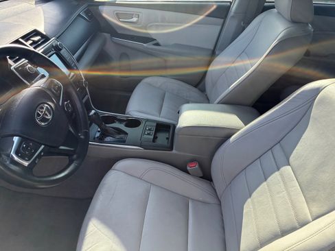 Used 2015 Toyota Camry XLE w/ Moonroof Package FWD image 5
