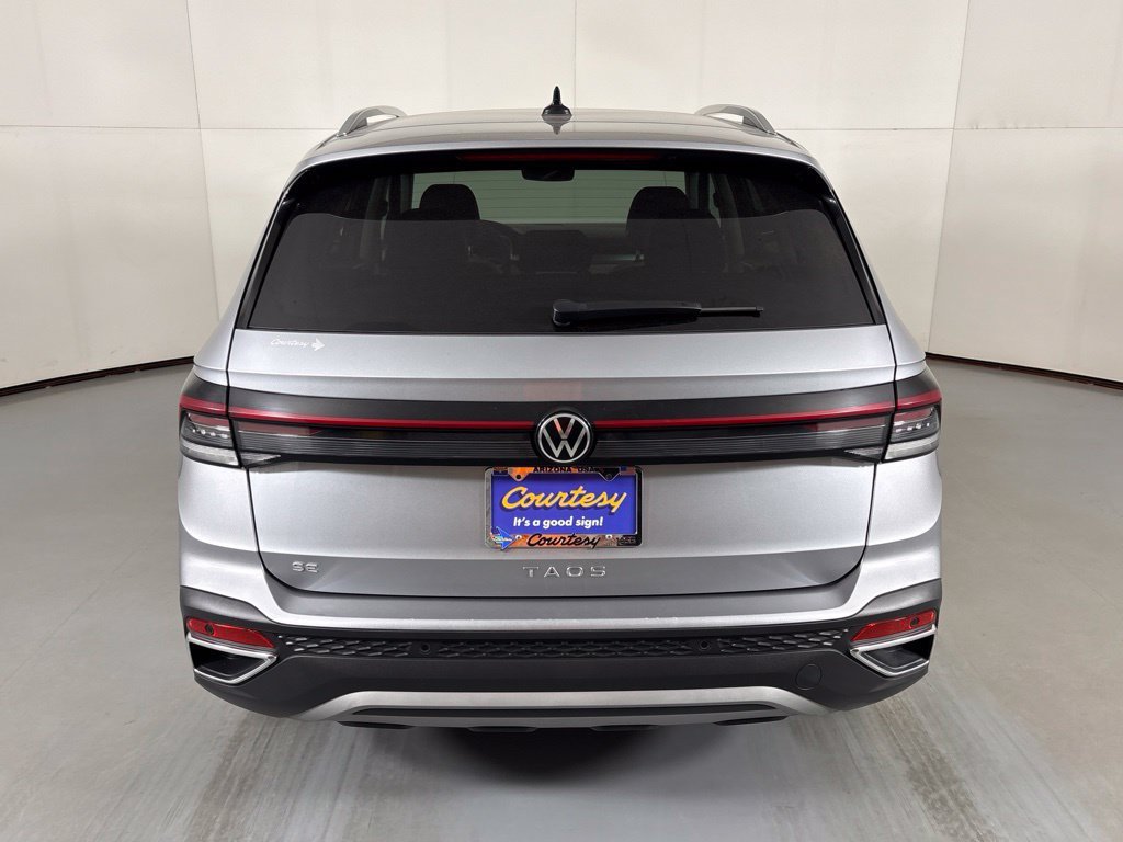Used 2025 Volkswagen Taos SE FWD image 7