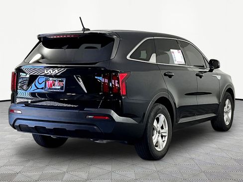 Certified 2023 Kia Sorento LX FWD image 6
