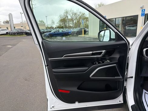 Used 2025 Kia Telluride S image 28