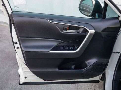 Used 2022 Toyota RAV4 SE image 21