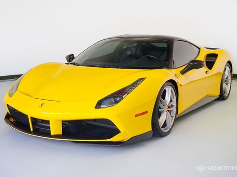 Used 2018 Ferrari 488 GTB Base image 2