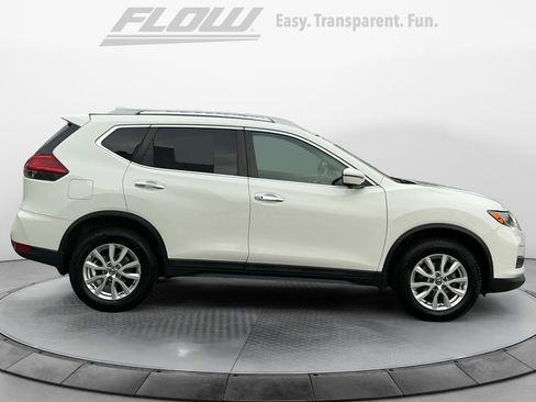 Used 2017 Nissan Rogue SV w/ Sun & Sound Touring Package image 10