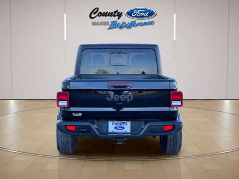 Used 2022 Jeep Gladiator Sport image 11