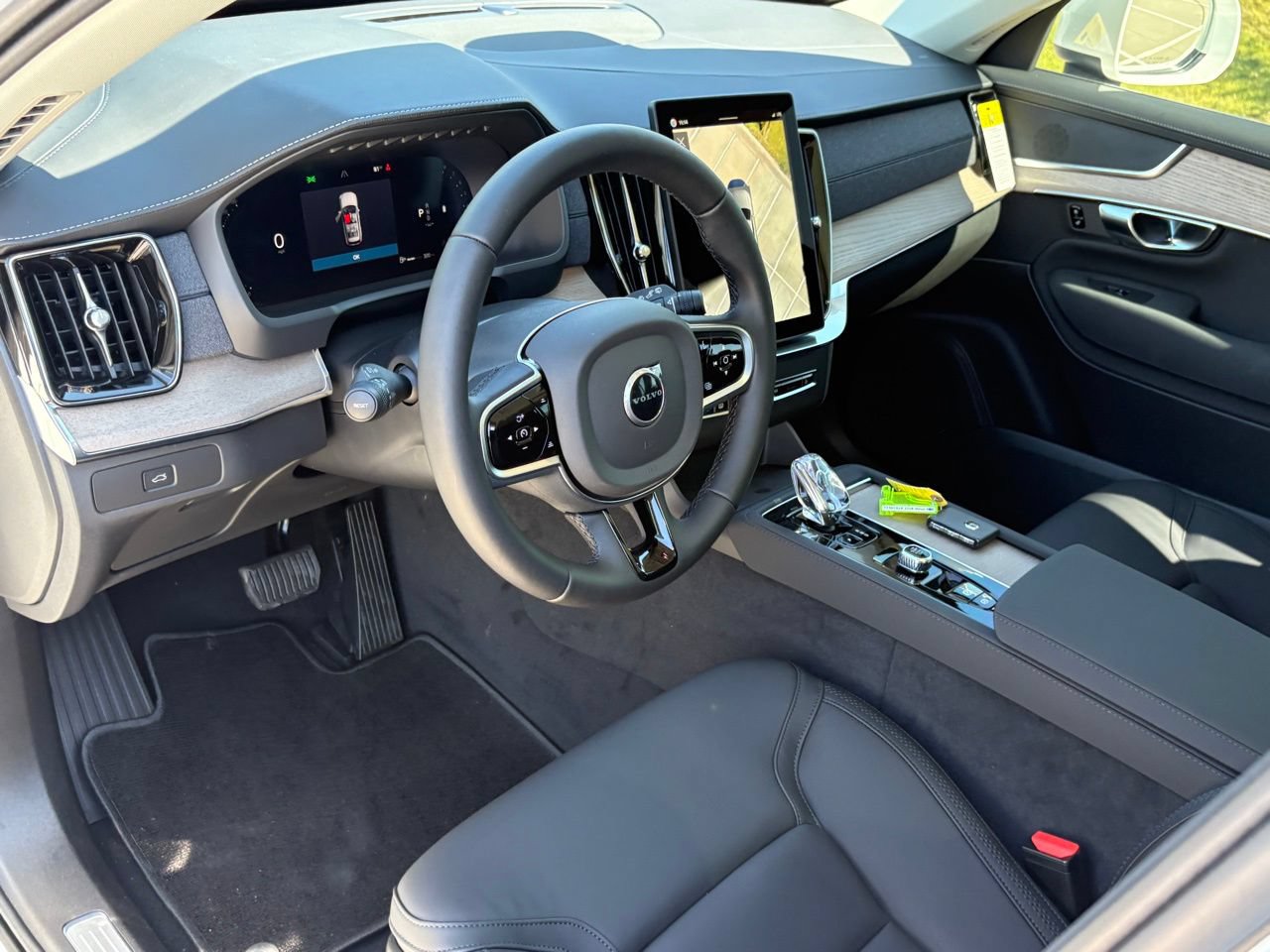 New 2026 Volvo XC90 B6 Plus w/ Protection Package Premier AWD/4WD image 13